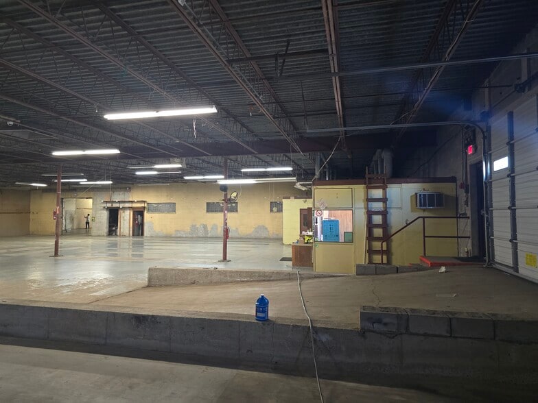 More Photos Of 100 Glen Rd, Cranston Manufacturing For Lease