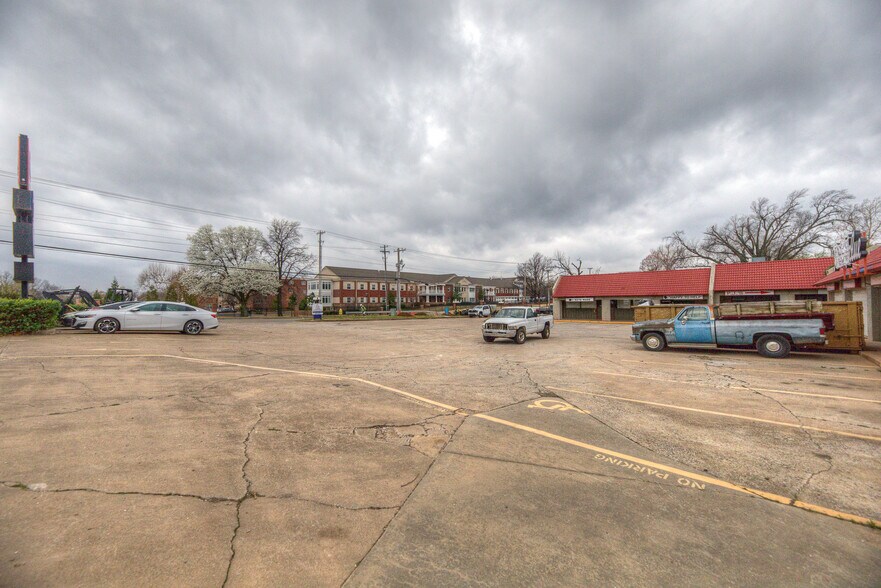 More Photos Of 4311 E 31st St, Tulsa Unknown For Lease