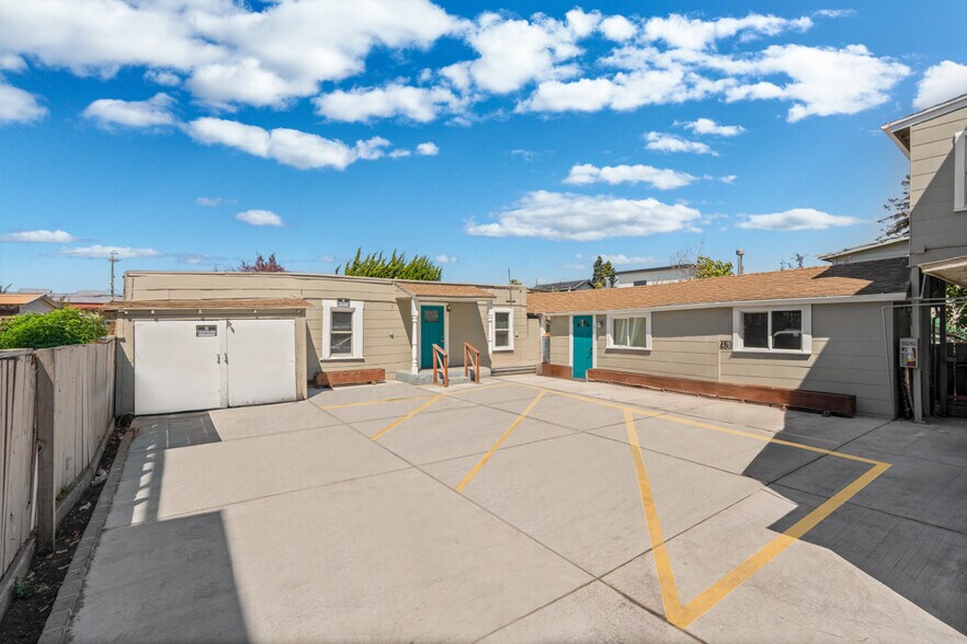 More Photos Of 1062 60th St, Oakland Apartments For Sale