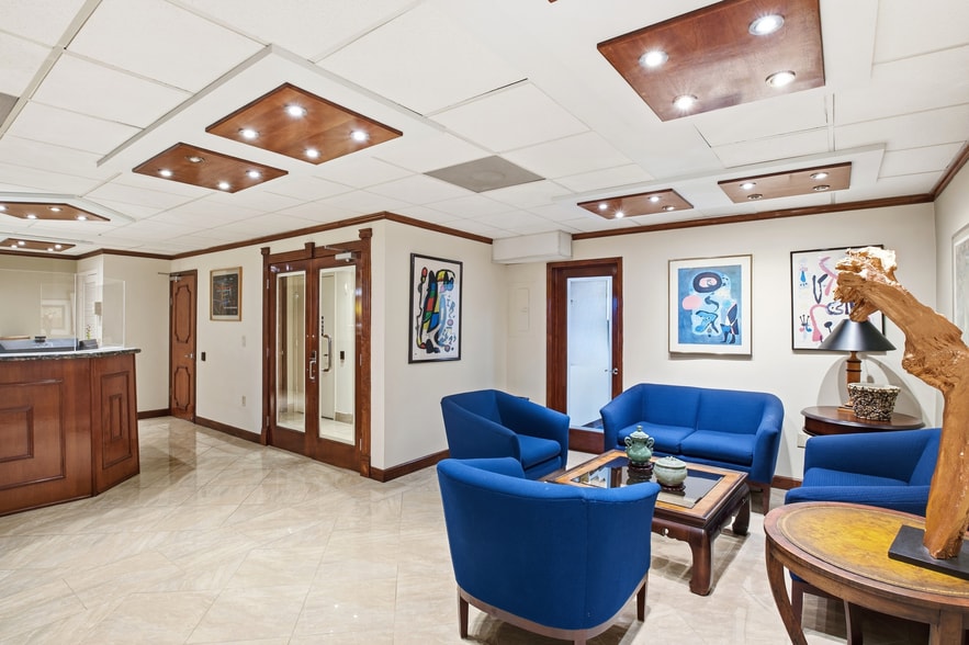 More Photos Of 4075 SW 83rd Ave, Miami Office For Sale