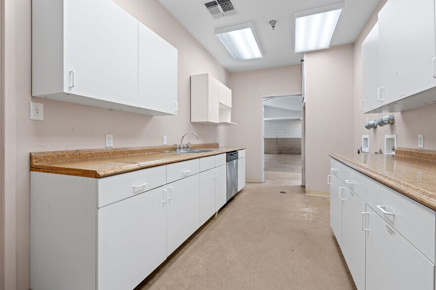 More Photos Of 5620 Rowlett Rd, Rowlett General Retail For Sale