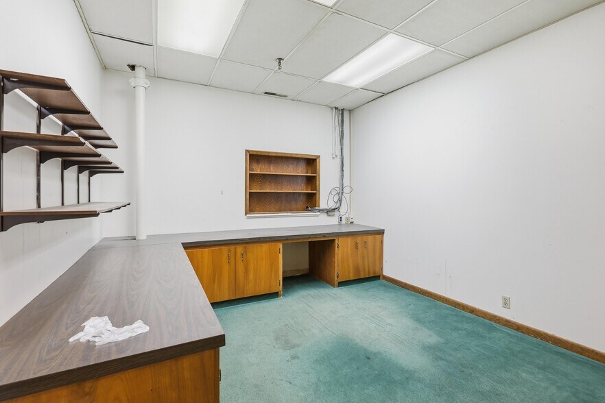 More Photos Of 117 E 4th St, Joplin Office For Sale