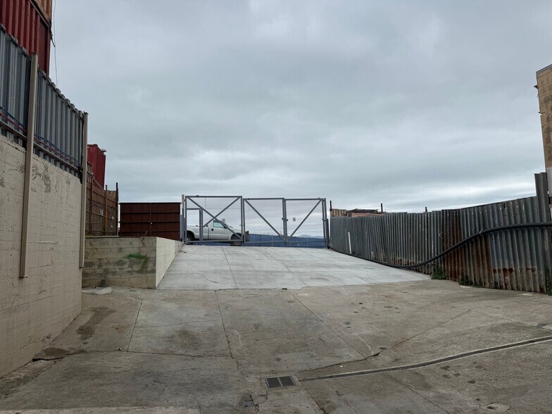 More Photos Of 951A Hudson Ave, San Francisco Warehouse For Lease