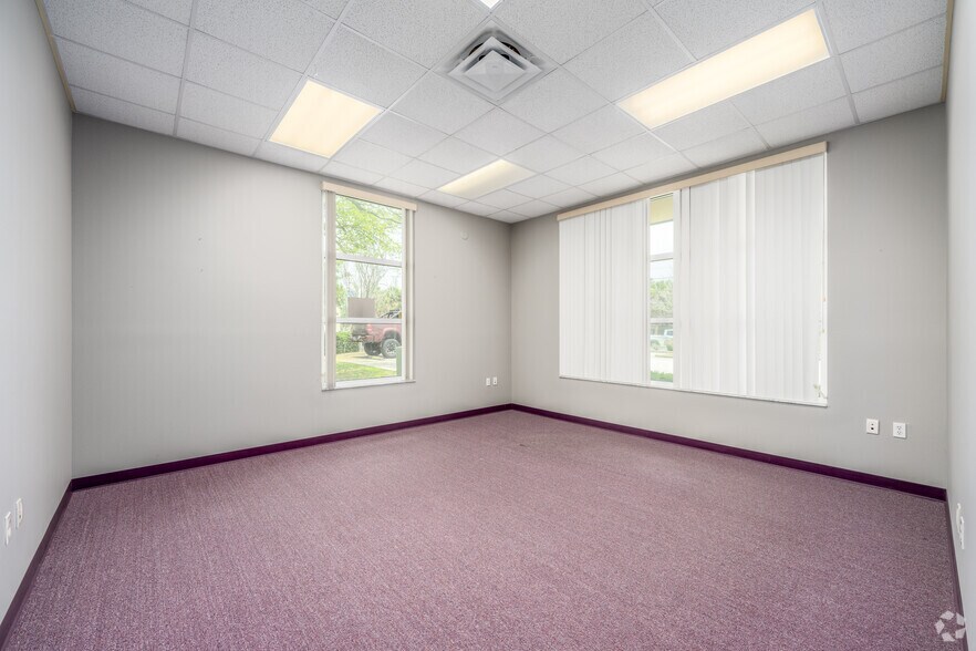 More Photos Of 122 S Segrave St, Daytona Beach Office For Sale