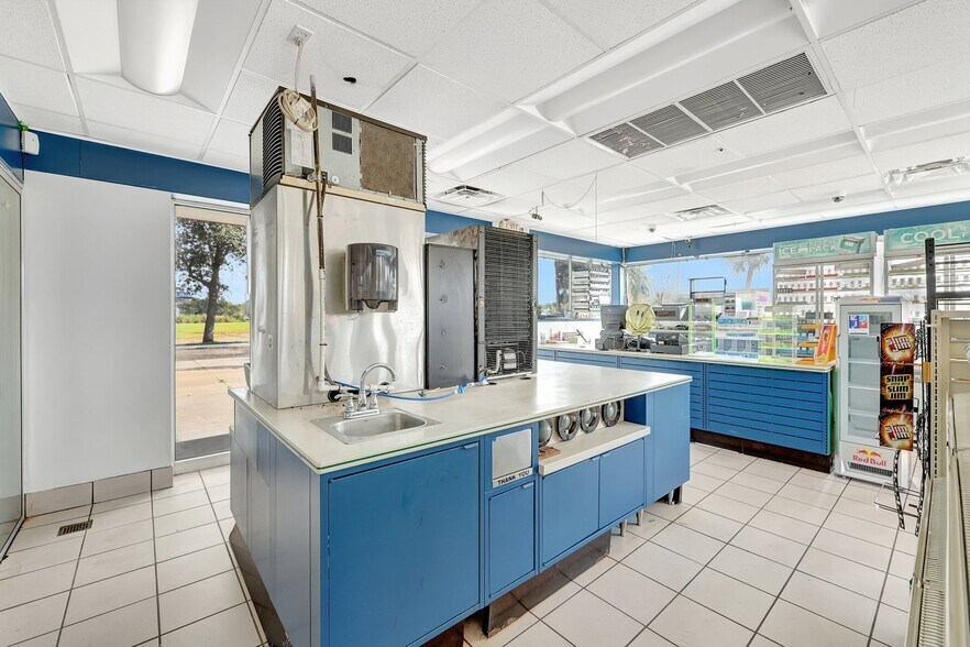 More Photos Of 4696 Okeechobee Rd, Fort Pierce Service Station For Sale