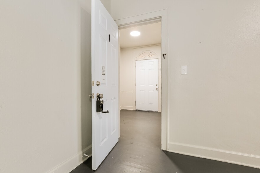 More Photos Of 517 Willow St, Mount Airy Apartments For Sale