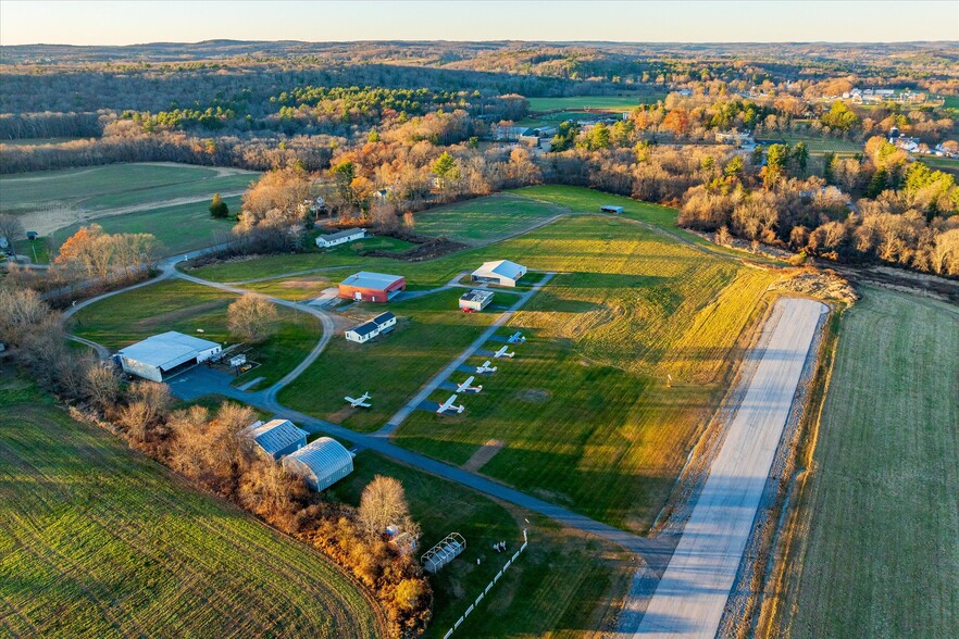 Primary Photo Of 89 Route 169, Woodstock Airport For Sale