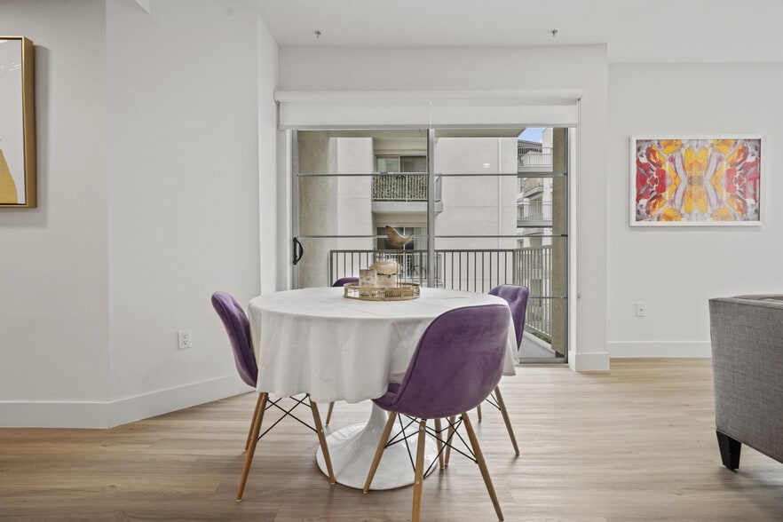 More Photos Of 11049 Magnolia Blvd, North Hollywood Apartments For Lease