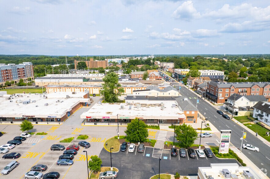 More Photos Of 230 E Main St, Newark Unknown For Lease