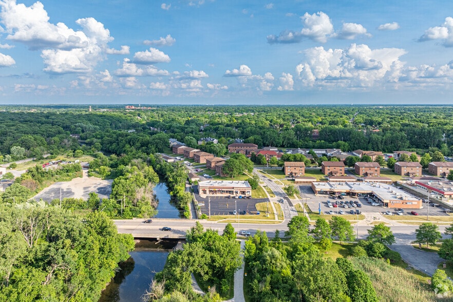 More Photos Of 1220 W Ogden Ave, Naperville Storefront For Lease