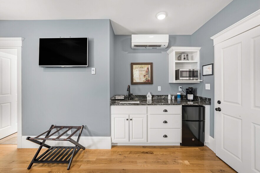 More Photos Of 208-210 Wharf St, Hermann Hospitality For Sale