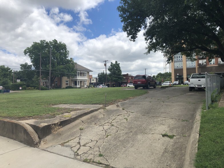 More Photos Of SWC Davis St & S. Tennessee St, McKinney Land For Lease