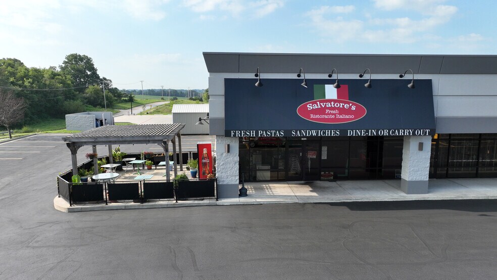 More Photos Of 1932-1966 W Retail Ln, Ozark General Retail For Lease