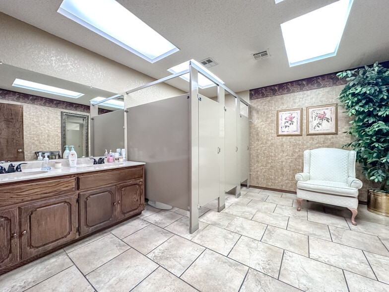 More Photos Of 2833 W Main St, Jenks Religious Facility For Sale