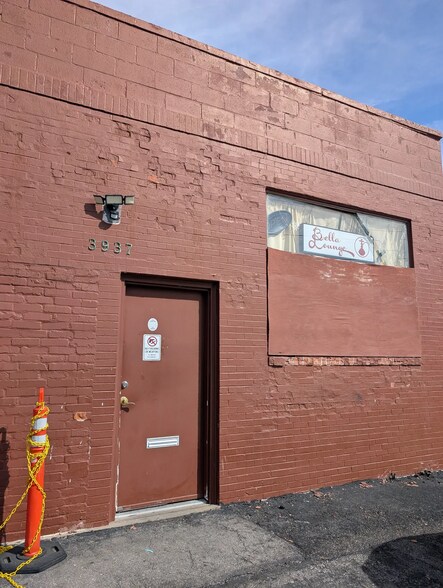 More Photos Of 3936 Broadway Rd, Kansas City Storefront For Lease