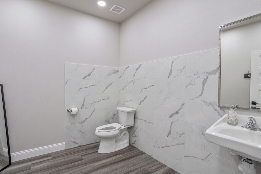 More Photos Of 2536 Old Happy Jack Rd, Cheyenne Flex For Sale