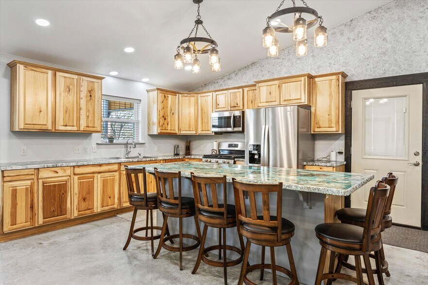 More Photos Of 7703 Prairie Creek Ln, Tolar Contractor Storage Yard For Sale