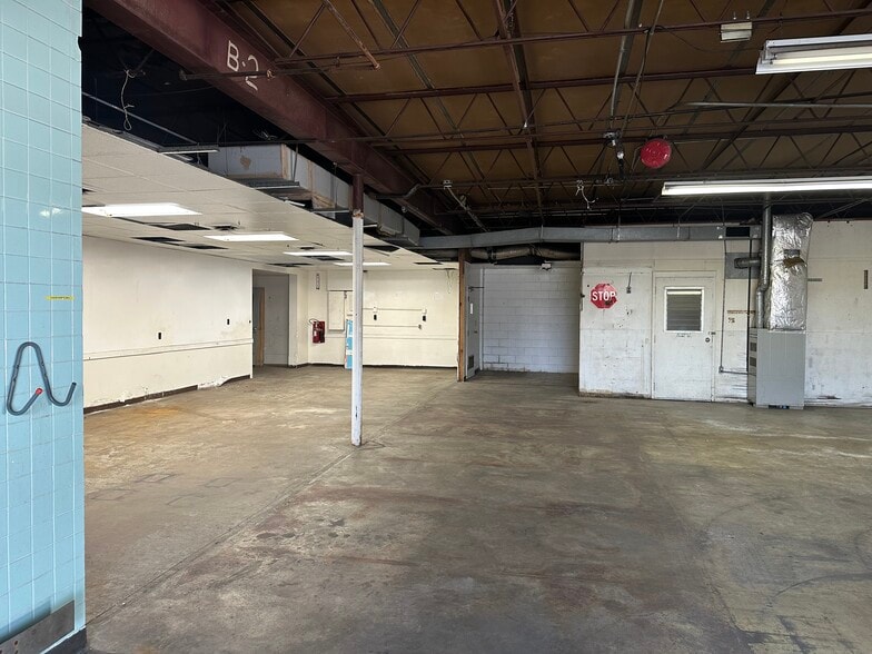 More Photos Of 1480 N Hobbie Ave, Kankakee Warehouse For Lease
