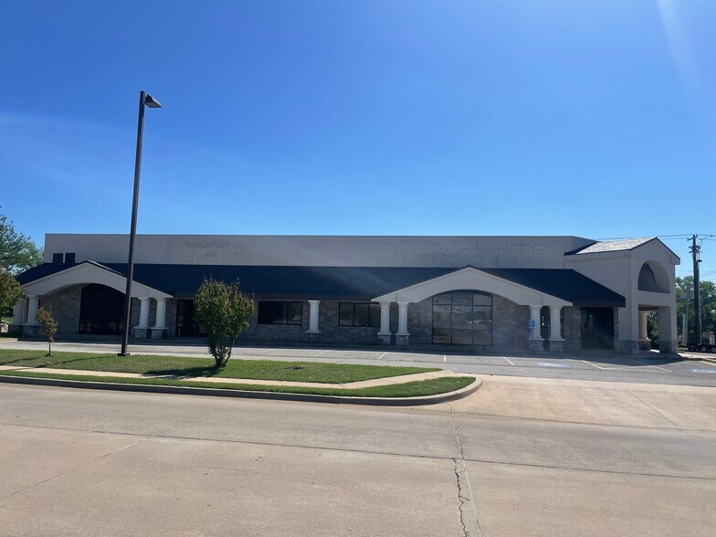 More Photos Of 1202 Brookview Dr, Ardmore Storefront Retail Office For Sale