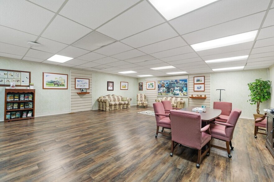 More Photos Of 503 Talbot St, Taylor Funeral Home For Sale