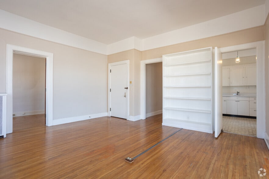 More Photos Of 814 Center Ave, Bay City Apartments For Sale