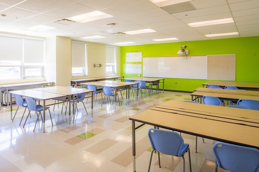 More Photos Of 2989 N Milwaukee Ave, Chicago Schools For Sale