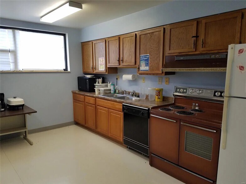 More Photos Of 15764 Clayton Rd, Ellisville Religious Facility For Lease