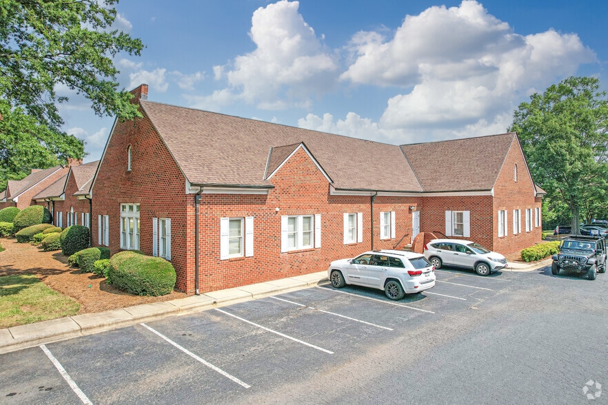 More Photos Of 101 E Matthews St, Matthews Office For Sale