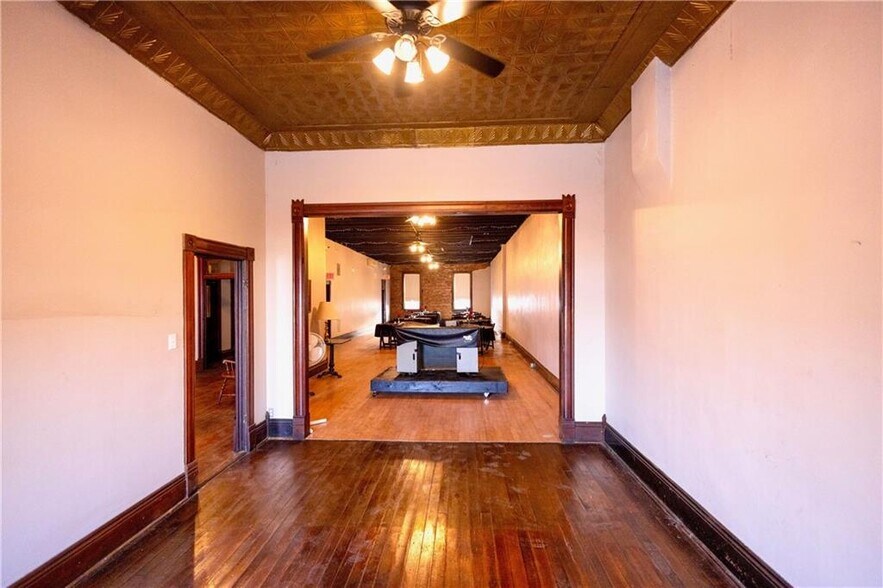 More Photos Of 206 N Main St, Plattsburg Restaurant For Sale