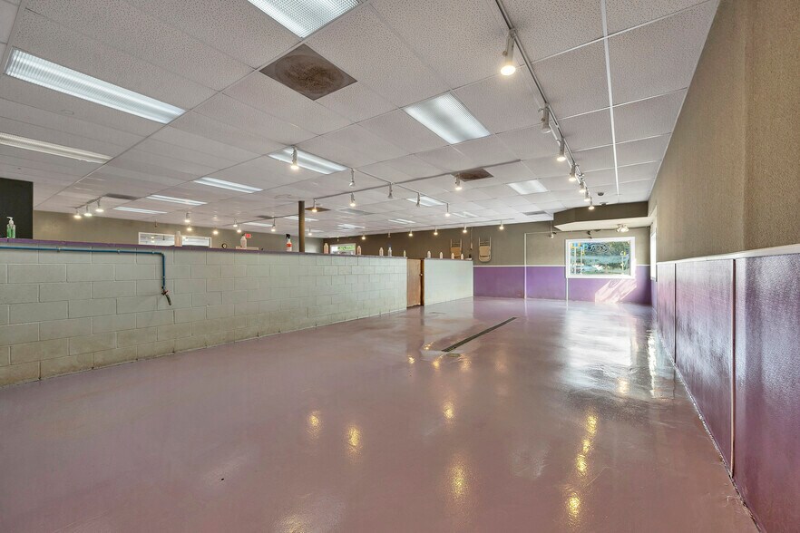 More Photos Of 1279 E Mason St, Green Bay Storefront For Sale