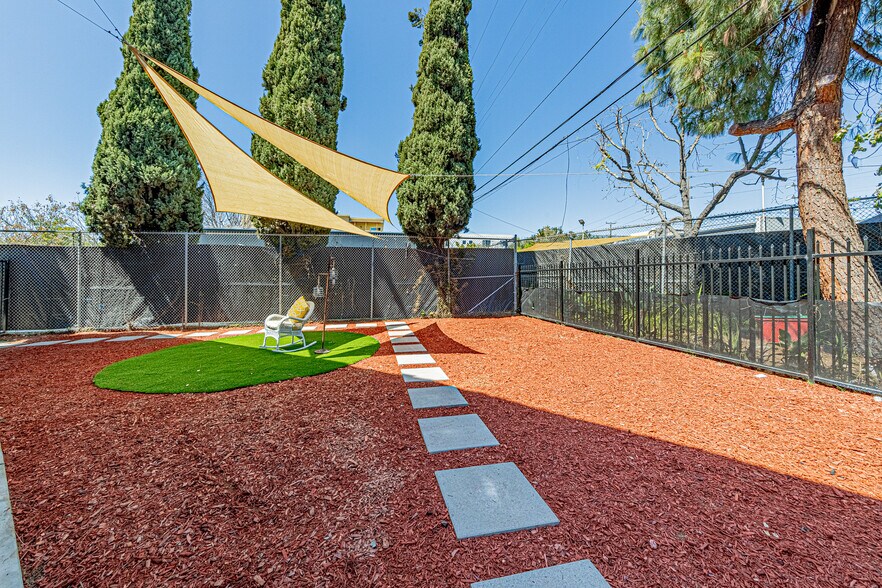 More Photos Of 5633 La Mirada Ave, Los Angeles Apartments For Sale