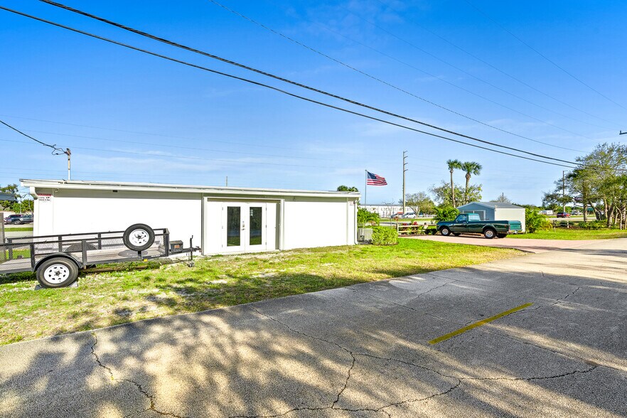 More Photos Of 2997 N Us Highway 1, Fort Pierce Light Manufacturing For Lease
