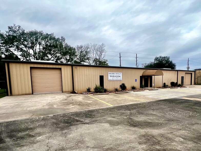 Primary Photo Of 11781 Barwood Bend Dr, Houston Manufacturing For Lease