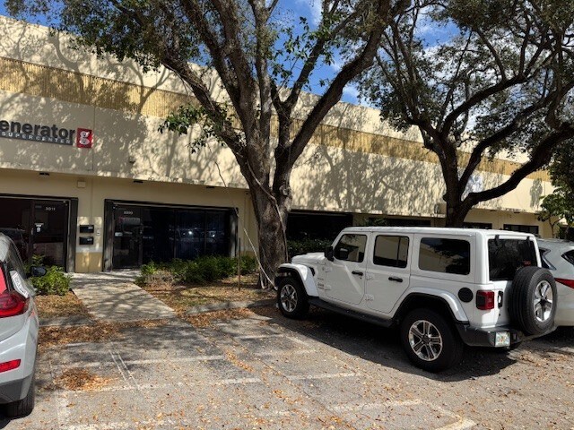 More Photos Of 3001-3017 Greene St, Hollywood Showroom For Lease