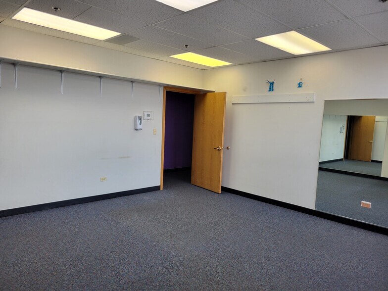 More Photos Of 3105 N Wilke Rd, Arlington Heights Medical For Lease