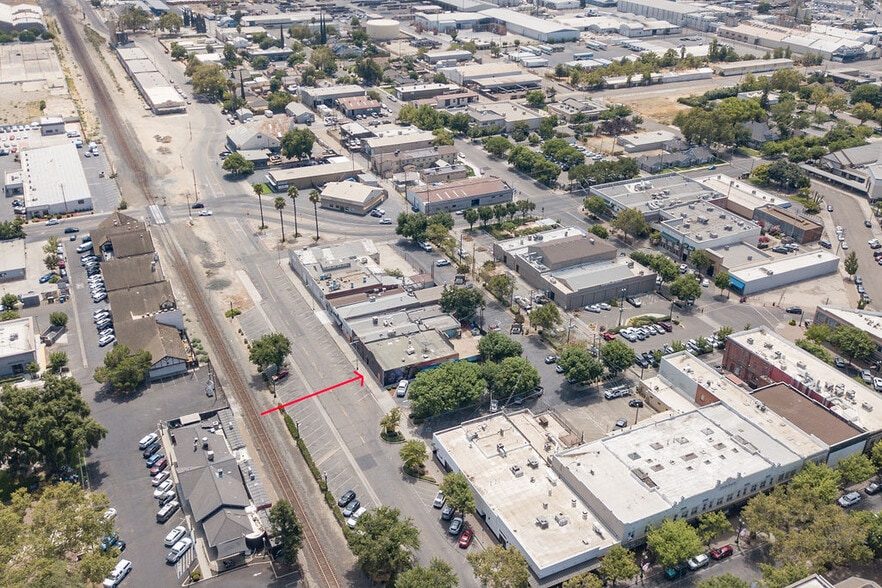 More Photos Of 132 S 1st St, Turlock Storefront For Sale