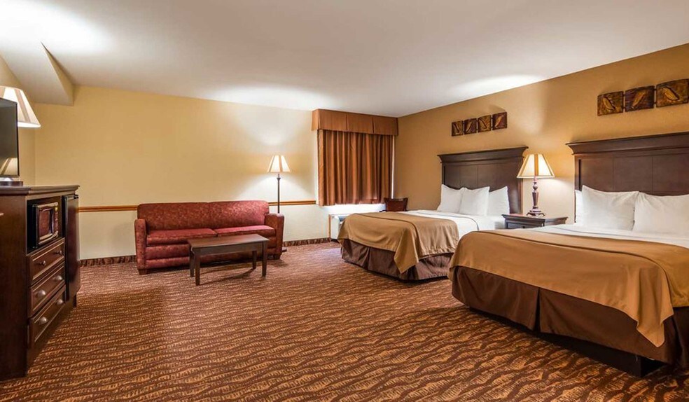 More Photos Of 3215 W 76 Country Blvd, Branson Hotel For Sale