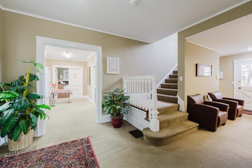 More Photos Of 2165 SW Main St, Portland Office For Sale