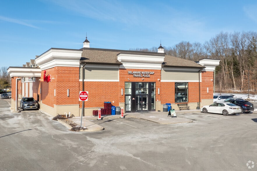 More Photos Of 17-19 Simpson Rd, Columbia Service Station For Sale