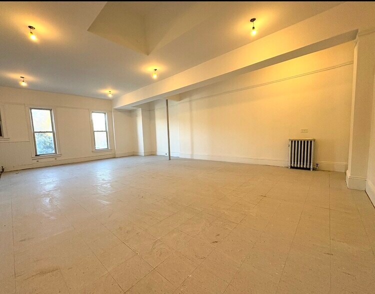 More Photos Of 15 Bridge St, Great Barrington Storefront Retail Residential For Lease