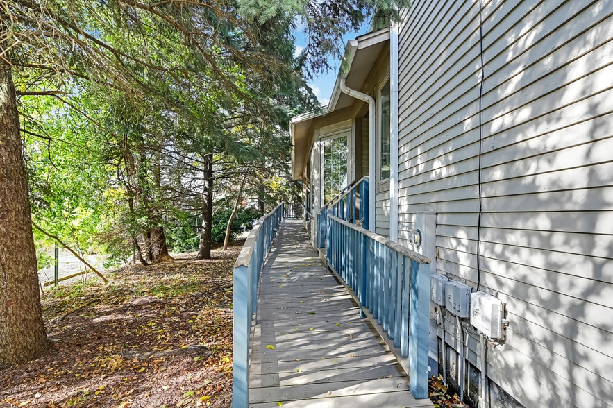 More Photos Of 15 N Lincoln St, Hinsdale Office For Sale