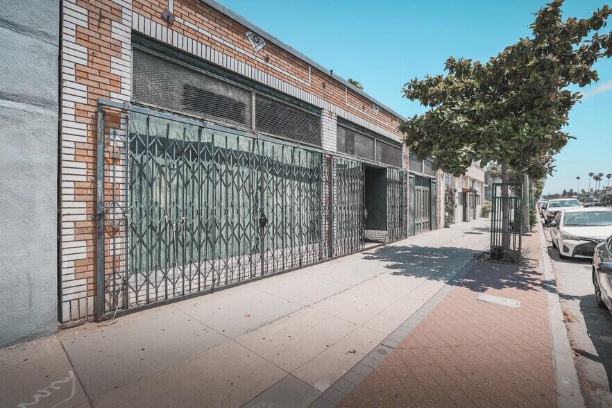 More Photos Of 4743 W Washington Blvd, Los Angeles Storefront Retail Office For Sale