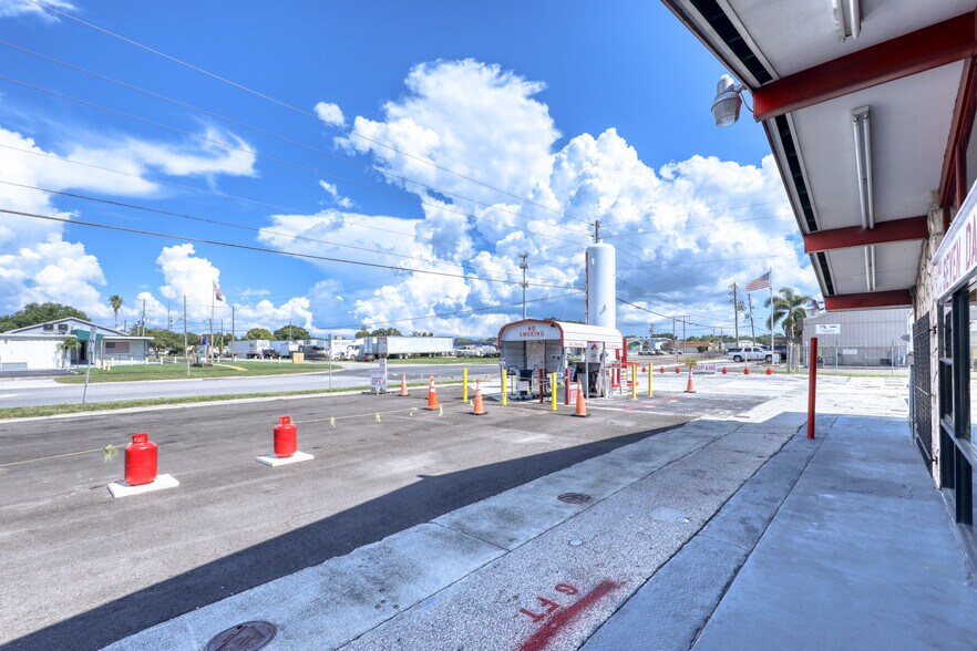 More Photos Of 1400 N Hercules Ave, Clearwater Convenience Store For Sale