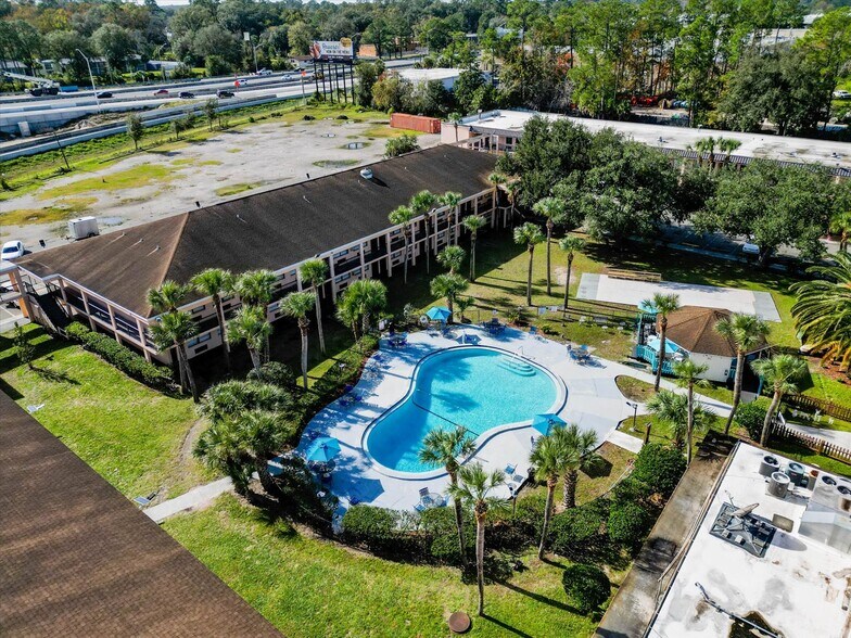 More Photos Of 510 Lane Ave S, Jacksonville Hotel For Sale