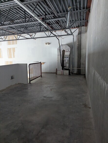 More Photos Of 585 NW Mercantile Pl, Port Saint Lucie Light Manufacturing For Sale