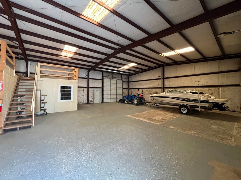 More Photos Of 2331 Bolton Rd, Marion Warehouse For Lease