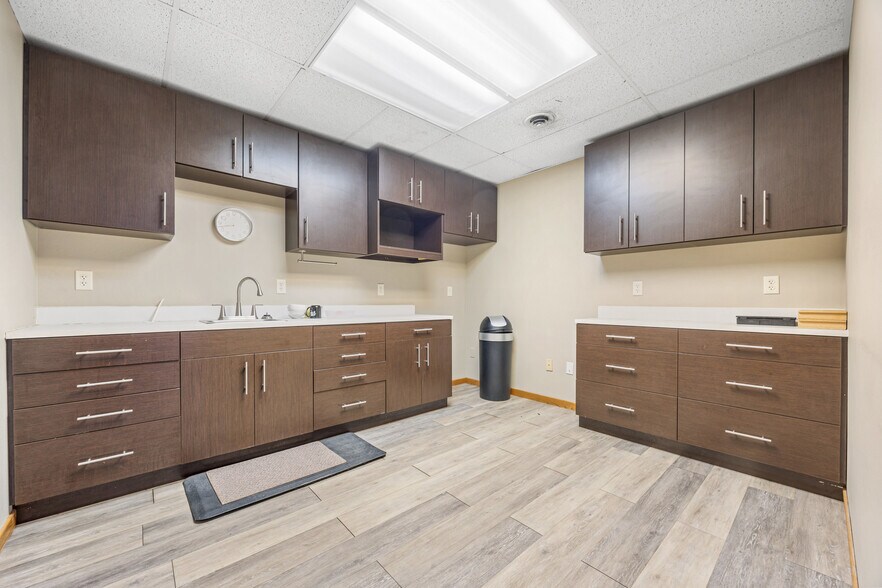 More Photos Of 3931 37th Ave SW, Fargo Manufacturing For Sale