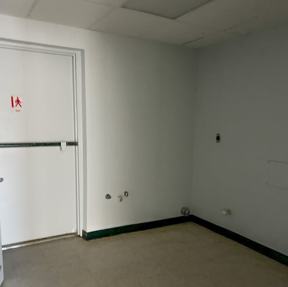 More Photos Of 400 S Elm Plz, Broken Arrow Freestanding For Lease