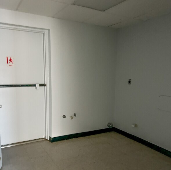 More Photos Of 400 S Elm Plz, Broken Arrow Freestanding For Lease