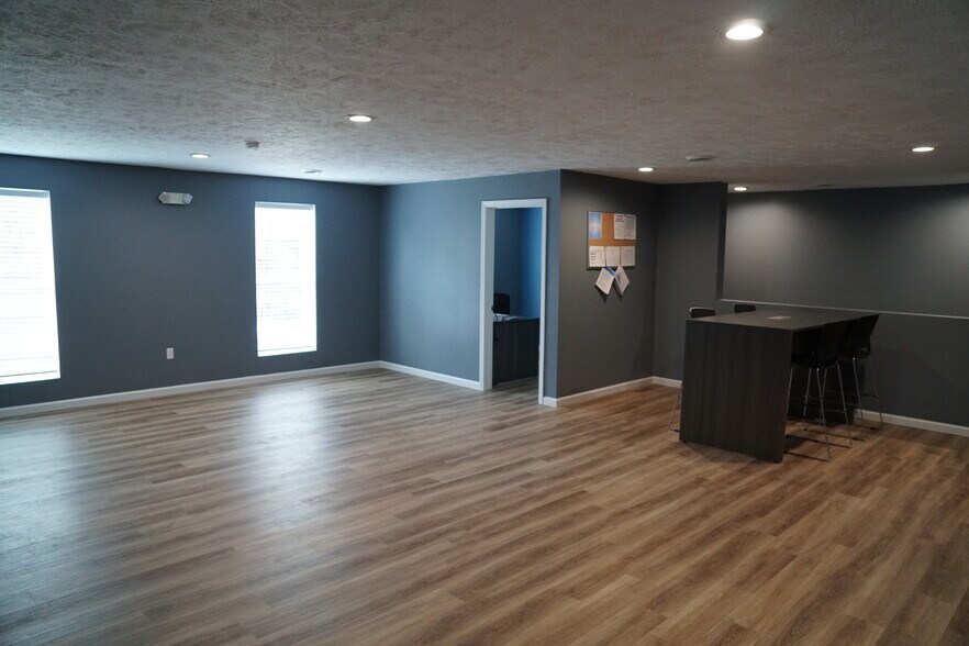 More Photos Of 100 McNeilly Rd, Pittsburgh Light Manufacturing For Sale